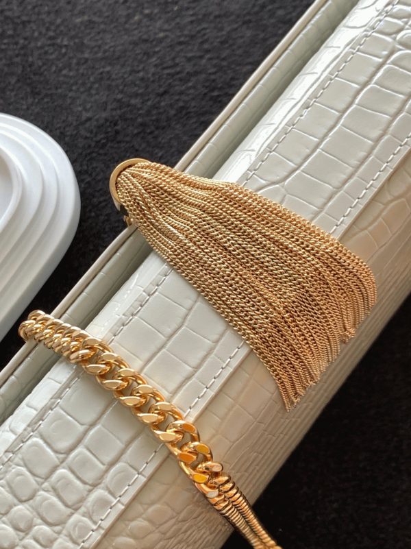 Fausse Sacoche Saint Laurent Kate Medium à Frange en Cuir Embossé Crocodile Blanc – Image 4