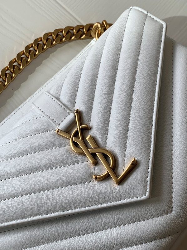 Contrefaçon Sac Saint Laurent College Medium à Chaîne en Blanc – Image 10