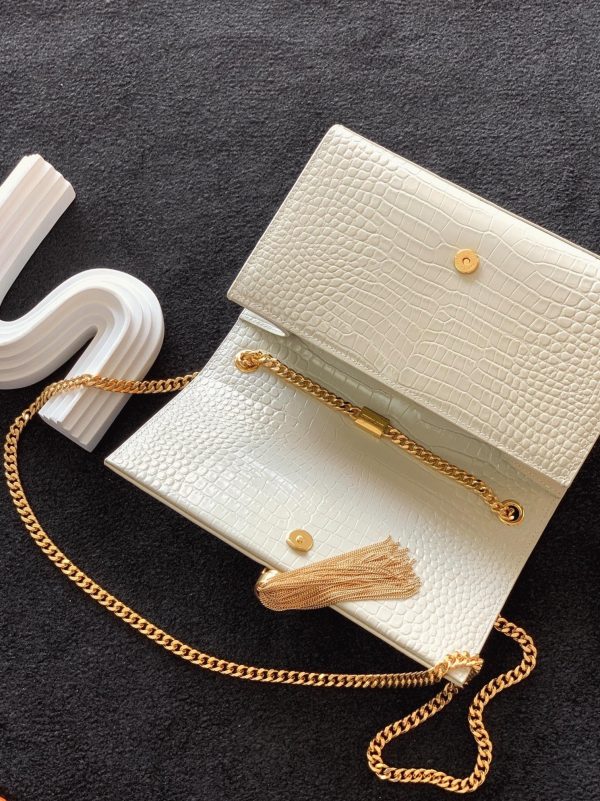 Fausse Sacoche Saint Laurent Kate Medium à Frange en Cuir Embossé Crocodile Blanc – Image 3