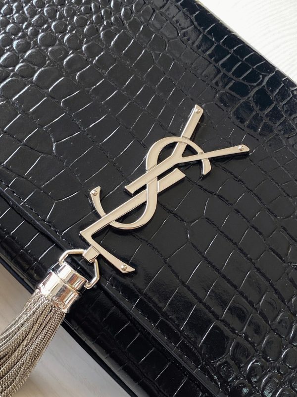 Fausse Sacoche Saint Laurent Kate Medium à Frange en Cuir Embossé Crocodile Noir – Image 5