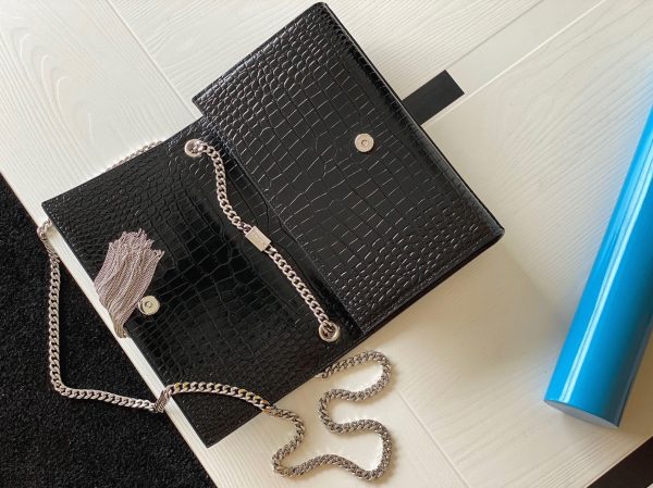 Fausse Sacoche Saint Laurent Kate Medium à Frange en Cuir Embossé Crocodile Noir – Image 2