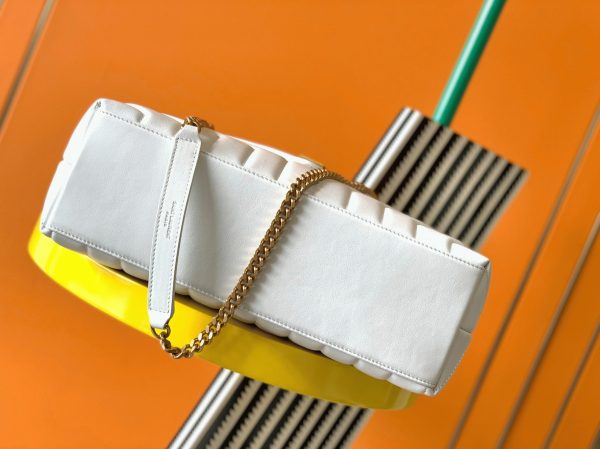 Réplique Sac Saint Laurent LouLou Medium à Chaîne en Blanc – Image 4