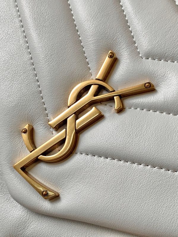 Réplique Sac Saint Laurent LouLou Medium à Chaîne en Blanc – Image 3