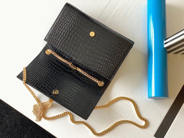 Contrefaçon Sac Saint Laurent Kate Medium à Frange en Cuir Embossé Crocodile Noir – Image 9