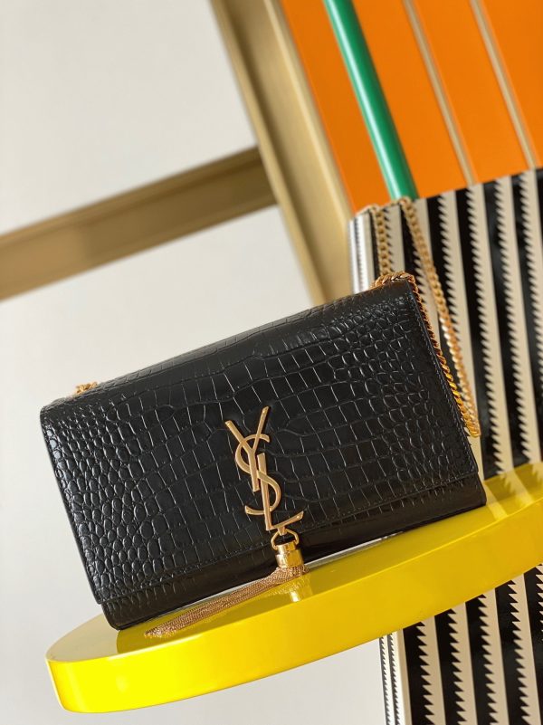 Contrefaçon Sac Saint Laurent Kate Medium à Frange en Cuir Embossé Crocodile Noir – Image 3