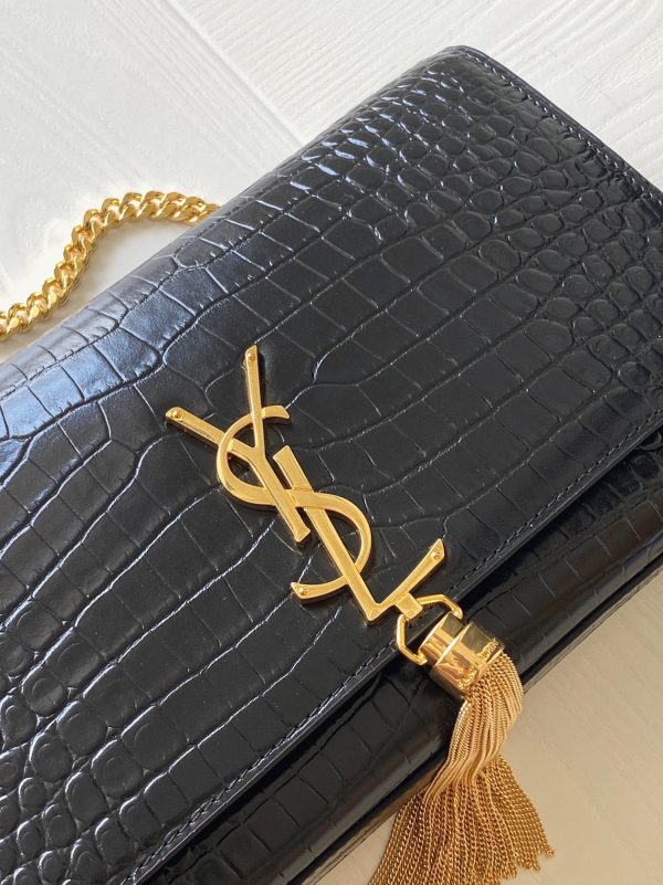 Contrefaçon Sac Saint Laurent Kate Medium à Frange en Cuir Embossé Crocodile Noir – Image 2