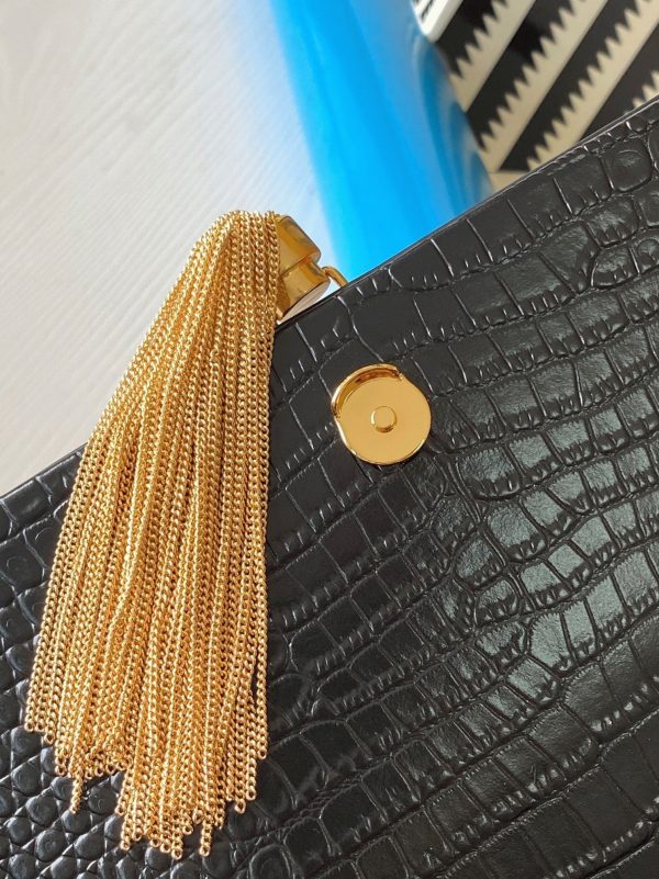 Contrefaçon Sac Saint Laurent Kate Medium à Frange en Cuir Embossé Crocodile Noir – Image 10