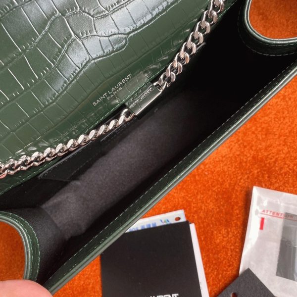 Contrefaçon Sac Saint Laurent Kate Medium à Frange en Cuir Embossé Crocodile Vert – Image 8