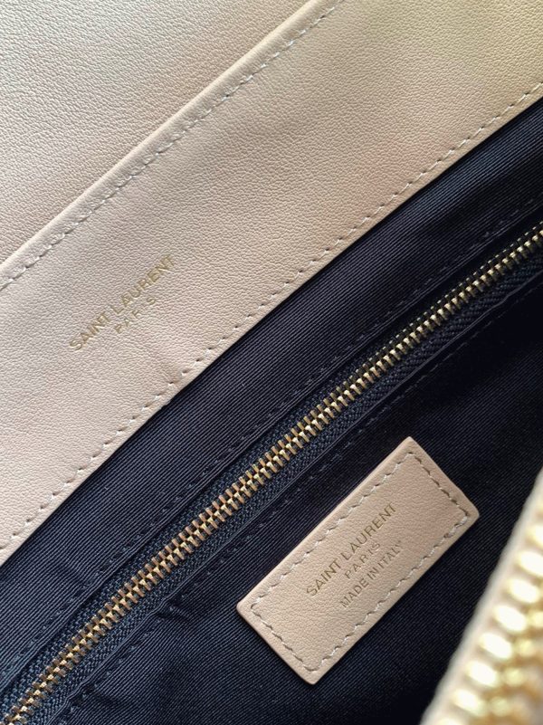 Imitation Sac Saint Laurent LouLou Medium à Chaîne en Beige – Image 7