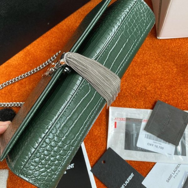 Contrefaçon Sac Saint Laurent Kate Medium à Frange en Cuir Embossé Crocodile Vert – Image 4