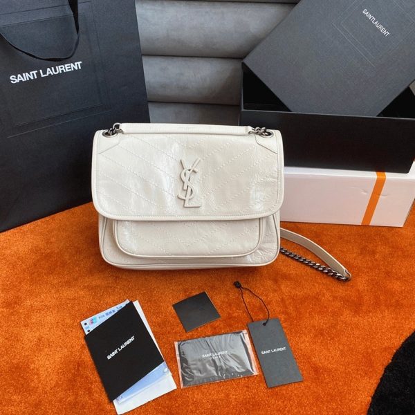 Fausse Sacoche Saint Laurent Niki Medium à Chaîne en Blanc – Image 4