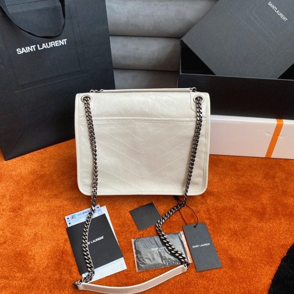 Fausse Sacoche Saint Laurent Niki Medium à Chaîne en Blanc – Image 3