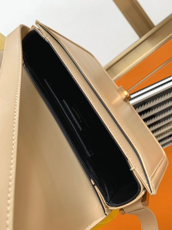 Sac Saint Laurent Solferino Medium en Cuir de Veau Beige – Image 11