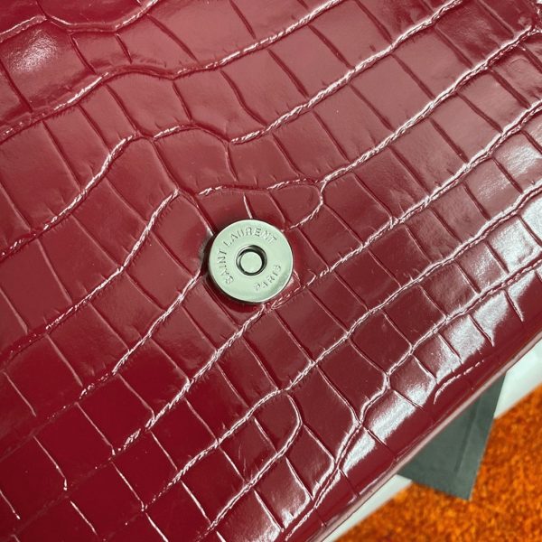 Réplique Sac Saint Laurent Kate Medium à Frange en Cuir Embossé Crocodile Rouge – Image 7