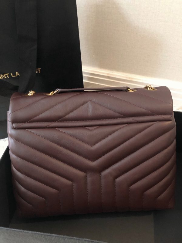 Réplique Sac de Créateur Saint Laurent LouLou Medium à Chaîne en Bourgogne – Image 7