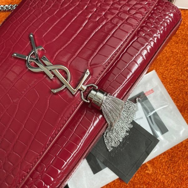 Réplique Sac Saint Laurent Kate Medium à Frange en Cuir Embossé Crocodile Rouge – Image 6