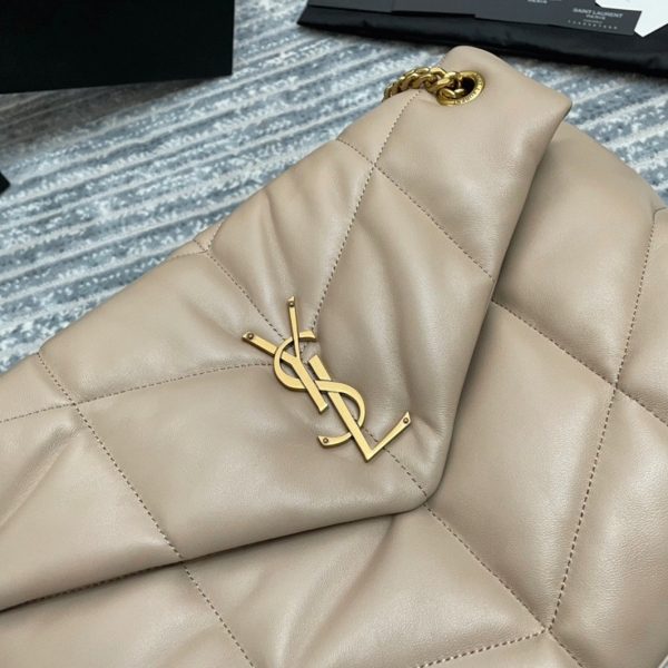Sac Saint Laurent Puffer Medium à Chaîne en Cuir d’Agneau Beige – Image 7