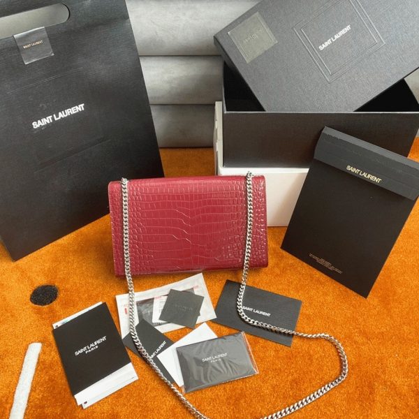 Réplique Sac Saint Laurent Kate Medium à Frange en Cuir Embossé Crocodile Rouge – Image 4