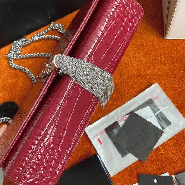 Réplique Sac Saint Laurent Kate Medium à Frange en Cuir Embossé Crocodile Rouge – Image 3