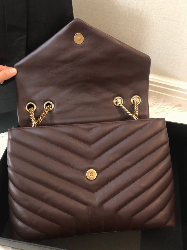 Réplique Sac de Créateur Saint Laurent LouLou Medium à Chaîne en Bourgogne – Image 2