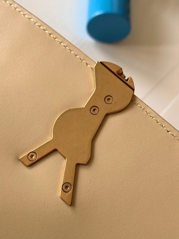 Sac Saint Laurent Solferino Medium en Cuir de Veau Beige – Image 2