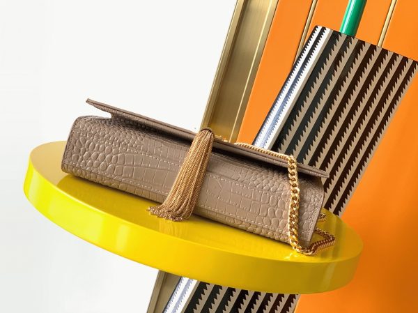 Réplique Sac Saint Laurent Kate Medium à Frange en Cuir Embossé Crocodile Beige – Image 6