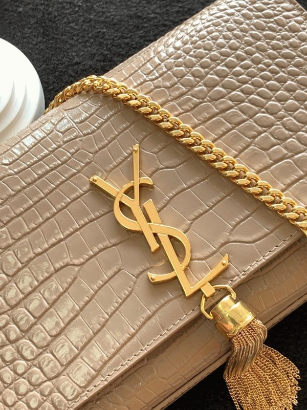 Réplique Sac Saint Laurent Kate Medium à Frange en Cuir Embossé Crocodile Beige – Image 5