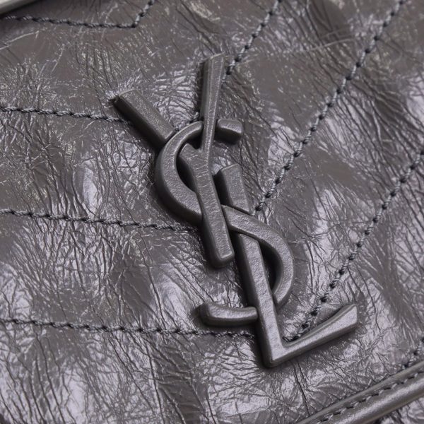 Fausse Sacoche Saint Laurent Niki Medium à Chaîne en Gris Foncé – Image 6