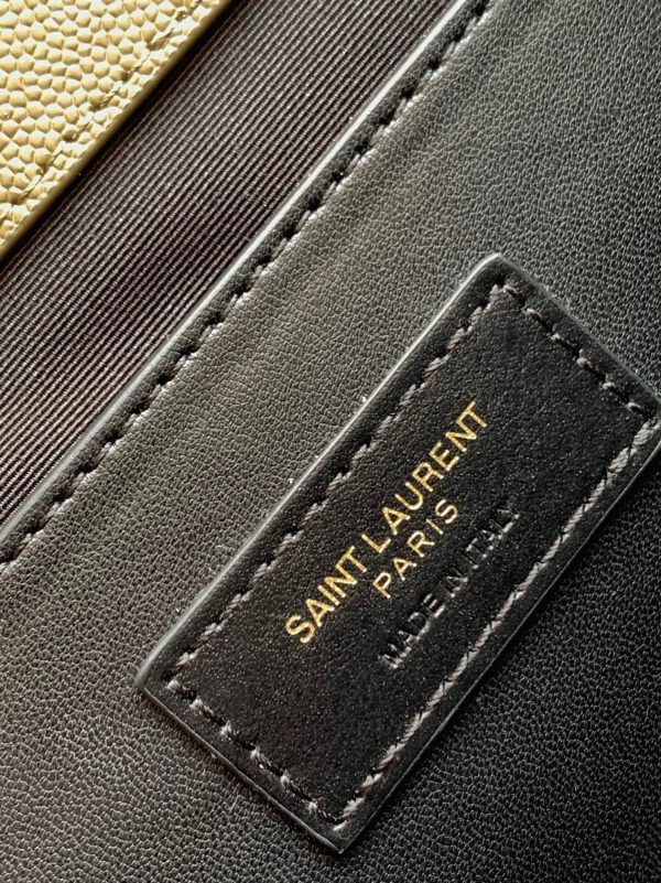 Fausse Sacoche Saint Laurent Envelope Medium en Kaki – Image 8