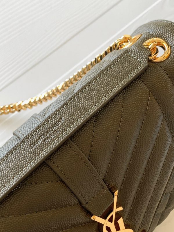 Fausse Sacoche Saint Laurent Envelope Medium en Kaki – Image 7