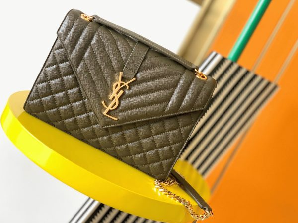 Fausse Sacoche Saint Laurent Envelope Medium en Kaki – Image 5