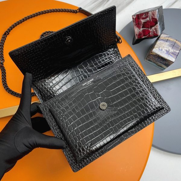 Sac Saint Laurent Sunset Medium à Chaîne Noir Intégral en Cuir Embossé Crocodile – Image 8