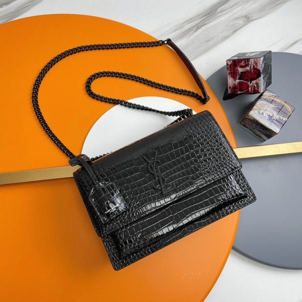 Sac Saint Laurent Sunset Medium à Chaîne Noir Intégral en Cuir Embossé Crocodile – Image 6