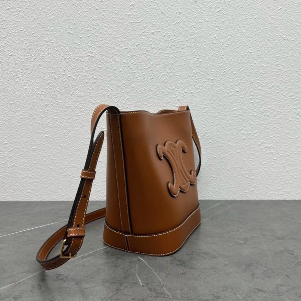 Faux Celine Petit Bucket Cuir Triomphe en marron cuir de veau – Image 11