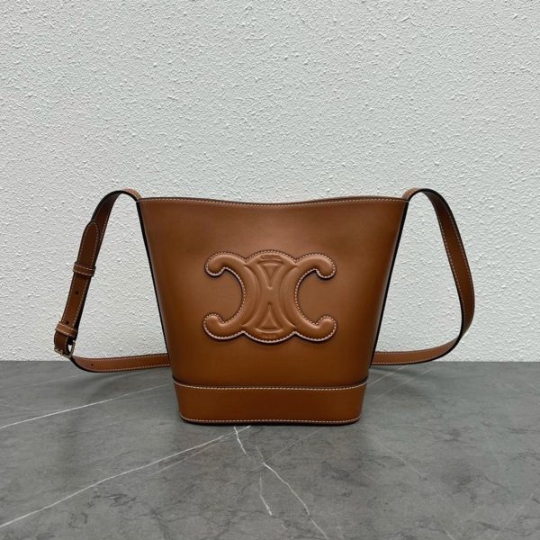 Faux Celine Petit Bucket Cuir Triomphe en marron cuir de veau – Image 10