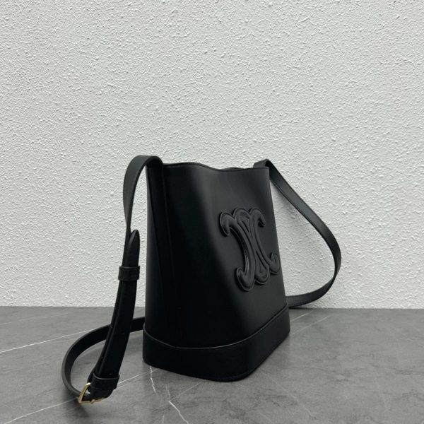 Contrefaçon Celine Petit Bucket Cuir Triomphe en noir cuir de veau – Image 2