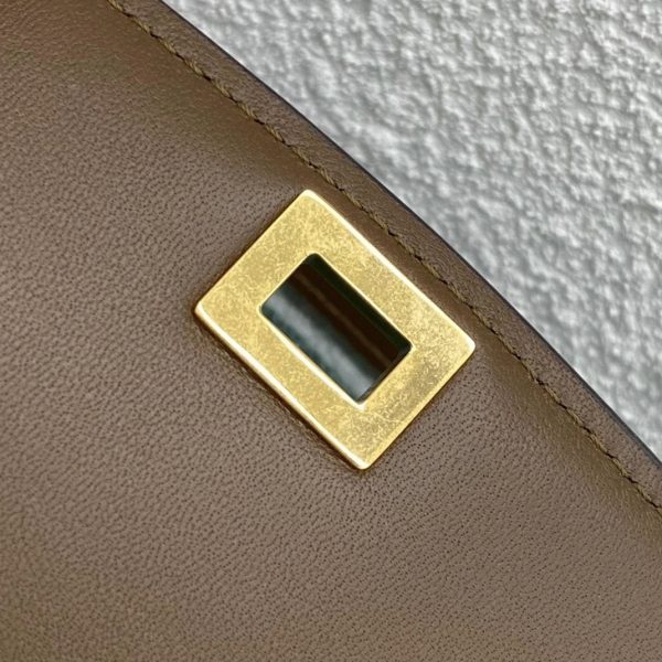 Contrefaçon Celine Classic Box Adolescent Sac en camel – Image 8