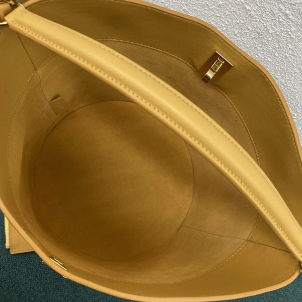 Contrefaçon Celine Bucket 16 Sac en jaune en cuir de veau souple – Image 3