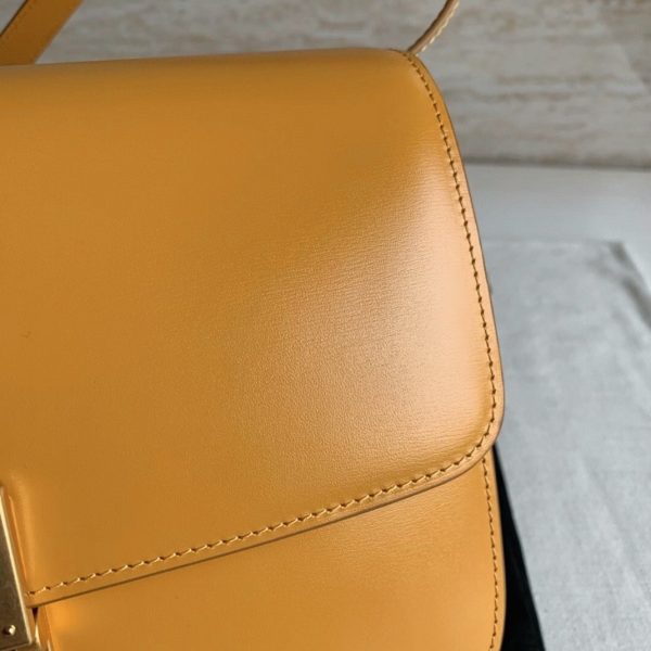 Contrefaçon Celine Classic Box Moyen Sac en jaune – Image 10