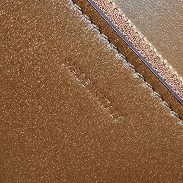 Réplique Celine Classic Box Moyen Sac en camel – Image 6