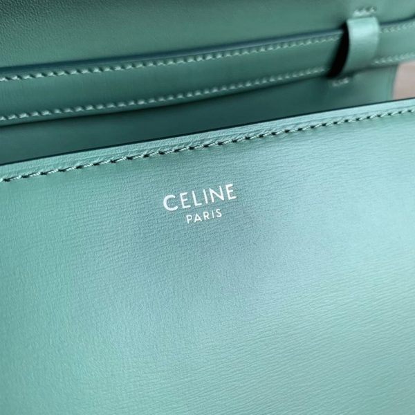Faux Celine Classic Box Moyen Sac en céladon – Image 10
