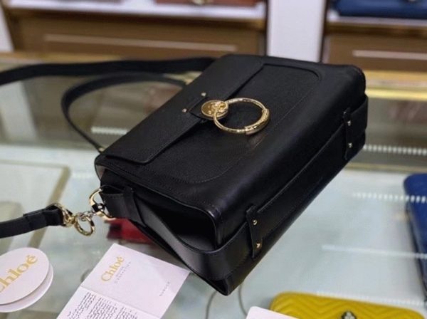 Contrefaçon Chloe Petit Sac Tess Day en cuir grainé noir – Image 10