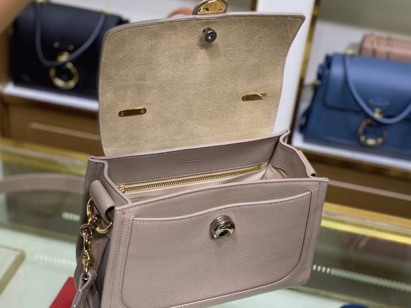 Fausse Chloe Petit Sac Tess Day en cuir grainé gris – Image 10