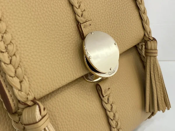 Fausse Chloe Petit Sac Bandoulière Penelope en cuir de veau grainé beige – Image 9