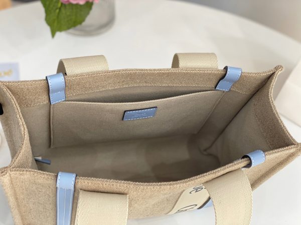 Fausse Chloe Sac Cabas Woody Moyen en toile de lin avec cuir bleu – Image 9