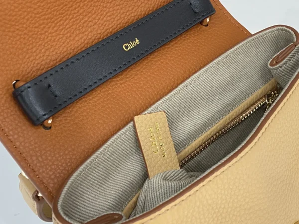 Fausse Chloe Petit Sac Bandoulière Penelope en cuir de veau grainé beige – Image 8