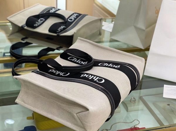 Contrefaçon Chloe Sac Cabas Woody Moyen en toile avec bandes en cuir noir – Image 8