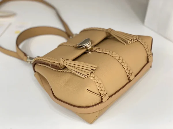 Fausse Chloe Petit Sac Bandoulière Penelope en cuir de veau grainé beige – Image 7