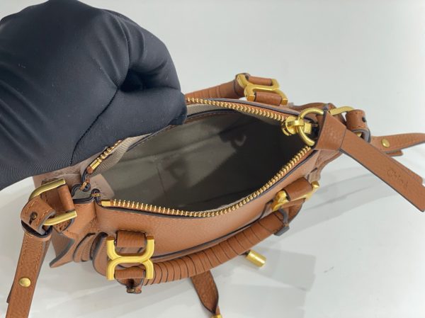 Fausse Chloe Marcie Mini Sac Double Porté en cuir grainé brun – Image 4