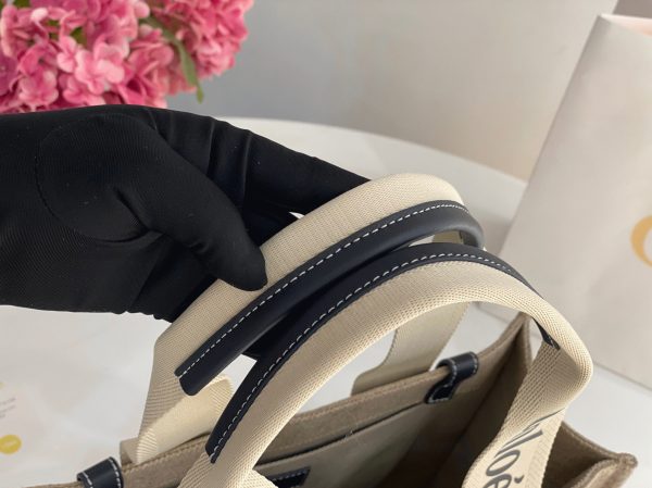 Fausse Chloe Sac Cabas Woody Moyen en toile de lin avec cuir bleu marine – Image 9